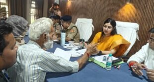 Disposal : हापुड़ की तीनों तहसीलों में संपूर्ण समाधान दिवस, 108 शिकायतों में 19 का मौके पर निस्तारण ?
