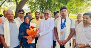Girish Chandra Yadav : एशियन गेम्स के कांस्य पदक विजेता रोहित यादव के घर पहुंचे राज्यमंत्री गिरीश चंद्र यादव