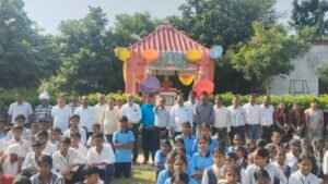 Nehru Inter College : हर्षोल्लास के साथ स्वर्गीय श्री राम नारायण शिवास्तव, संस्थापक प्रबंधक मोतीलाल नेहरू इंटर कॉलेज का जन्मदिन मनाया गया