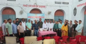 Resolution : सीतापुर में शिक्षणेत्तर कर्मचारियों की समस्याओं पर मंथन, उत्पीड़न के खिलाफ संघर्ष का लिया गया संकल्प