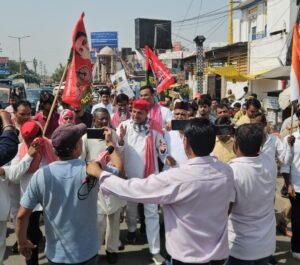 Against irregularities : लोकतंत्र बचाओ सप्ताह के तहत सपा ने निकाला विशाल पैदल मार्च, वोटर लिस्ट की गड़बड़ियों के खिलाफ जताया विरोध