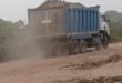 Loaded vehicles : फतेहपुर में अंतर्जनपदीय ओवरलोडिंग और अवैध परिवहन का आरोप, शाम होते ही सड़कों पर दौड़ते हैं मोरंग लदे वाहन