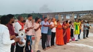 Collective Prayer : मां केन की महाआरती में गूंजे जयकारे, वीर भारतीय पायलट के शीघ्र स्वास्थ्य लाभ के लिए की सामूहिक प्रार्थना