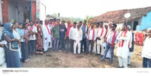 Illicit liquor : ग्राम आमघाट में अवैध शराब की बिक्री बंद करने का लिया संकल्प, 20 साल से शराब बेच रहा व्यक्ति भी संगठन से जुड़कर कारोबार से हुआ दूर ?