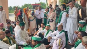 Farmers and laborers : जिला कलेक्ट्रेट हापुड़ में किसानों की पंचायत आयोजित, हाईकमान के निर्देश पर जुटे किसान-मजदूर