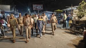 Flag march : नवरात्रि और दशहरा पर्व को लेकर हापुड़ में प्रशासन अलर्ट, डीएम और एसपी ने निकाला फ्लैग मार्च ?