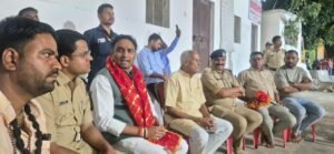 Security arrangements : एसपी ने किया मां बड़ी देवी मंदिर का निरीक्षण, सुरक्षा व्यवस्था मजबूत रखने के निर्देश, सांसद राहुल सिंह ने किए दर्शन