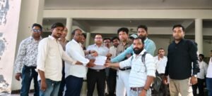 Demand for security : लिविंग इंडिया और हिंदी खबर के संपादकों व महिला पत्रकार की हिरासत का मामला: निष्पक्ष जांच और पत्रकारों की सुरक्षा की मांग