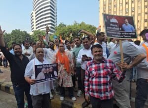 Raised a demand : ‘वोट चोर, गद्दी छोड़’ पदयात्रा में हापुड़ से सैकड़ों कांग्रेसजन हुए शामिल, लोकतंत्र और मताधिकार की सुरक्षा की उठाई मांग