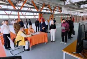 Necessary instructions : वाराणसी में पीएम मोदी के प्रस्तावित दौरे की तैयारियों का सीएम योगी ने लिया जायजा, अधिकारियों को दिए आवश्यक निर्देश