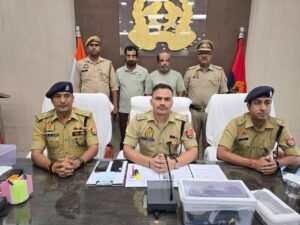 Recovered : एटीएम फ्रॉड के दो मामलों का खुलासा, दो आरोपी गिरफ्तार; कार, छह मोबाइल और 6,400 रुपये बरामद