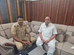 Dictatorship : दिल्ली में CJP के प्रदर्शन को कांग्रेस के समर्थन के बीच हापुड़ जिलाध्यक्ष राकेश त्यागी नजरबंद, सरकार पर लगाए तानाशाही के आरोप