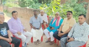 Condolences : आर्य कन्या इंटर कॉलेज के कनिष्ठ सहायक राजकुमार के पुत्र के निधन पर संगठन के पदाधिकारियों ने व्यक्त की शोक संवेदना, हर संभव मदद का दिया भरोसा