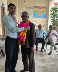 Emotional Farewell : 34 वर्ष 9 माह 3 दिन की अनवरत सेवा के बाद सेवानिवृत्त हुए नैन सिंह राणा, सरस्वती विद्या मंदिर इंटर कॉलेज में भावुक विदाई