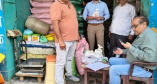 Sellers' establishments : हापुड़ में उर्वरक विक्रेताओं के प्रतिष्ठानों पर छापेमारी, 28 दुकानों की जांच; 15 नमूने लिए गए