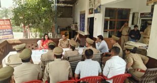 Madhuban Kumar Singh : थाना दिवस पर डीएम कविता मीना और एसपी मधुबन कुमार सिंह ने कपूरपुर थाने में सुनीं जनसमस्याएं, 18 शिकायतें प्राप्त
