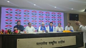 Congress District President : निर्दलीय सभासद कांग्रेस में शामिल, सैकड़ों समर्थकों के साथ ली पार्टी की सदस्यता, कांग्रेस जिलाध्यक्ष राकेश त्यागी ने ज्वाइन कराई पार्टी.