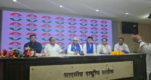 Congress District President : निर्दलीय सभासद कांग्रेस में शामिल, सैकड़ों समर्थकों के साथ ली पार्टी की सदस्यता, कांग्रेस जिलाध्यक्ष राकेश त्यागी ने ज्वाइन कराई पार्टी.