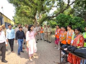 Instruction : PET परीक्षा के दौरान डीएम कविता मीना ने परीक्षा केंद्रों का किया औचक निरीक्षण, नकलविहीन परीक्षा कराने के दिए निर्देश