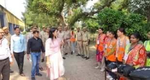 Instruction : PET परीक्षा के दौरान डीएम कविता मीना ने परीक्षा केंद्रों का किया औचक निरीक्षण, नकलविहीन परीक्षा कराने के दिए निर्देश