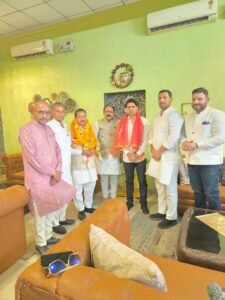 Membership : वरिष्ठ समाजसेवी मुन्ना गौतम कांग्रेस में शामिल, रणविजय सिंह लोचव के समक्ष ली सदस्यता
