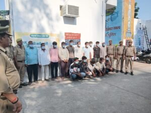 Railway crossing : देवबंद पुलिस की बड़ी कार्रवाई: बलवे के मुकदमे में वांछित 15 आरोपी गिरफ्तार, रेलवे फाटक के पास से पकड़े गए