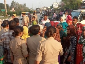 Driver fled : बिजनौर में दर्दनाक हादसा: खनन के डंपर ने मासूम हर्षिता को कुचला, मौके पर मौत; चालक फरार