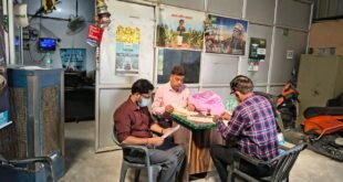 Raids on establishments : हापुड़ में बीज विक्रेताओं के प्रतिष्ठानों पर छापेमारी, 27 दुकानों की जांच में 25 नमूने लिए गए