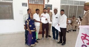 Submitted a memorandum : बस्ती के केनौना गांव में अवैध कच्ची शराब की बिक्री पर रोक लगाने की मांग, निषाद पार्टी ने डीएम-एसपी को सौंपा ज्ञापन