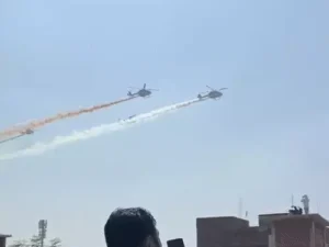 Astonishing feats : काशी में 100 विमानों का भव्य एयर शो, हेलिकॉप्टरों ने गंगा के ऊपर बनाया दिल; राफेल और सुखोई ने दिखाए हैरतअंगेज करतब