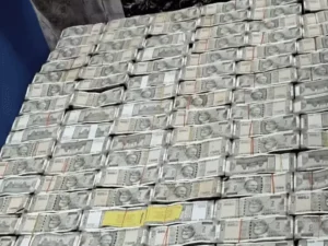 Cash recovered : मुजफ्फरपुर में एग्जीक्यूटिव इंजीनियर के घर से 50 लाख कैश बरामद, 4 जिलों में 5 ठिकानों पर EOU की छापेमारी